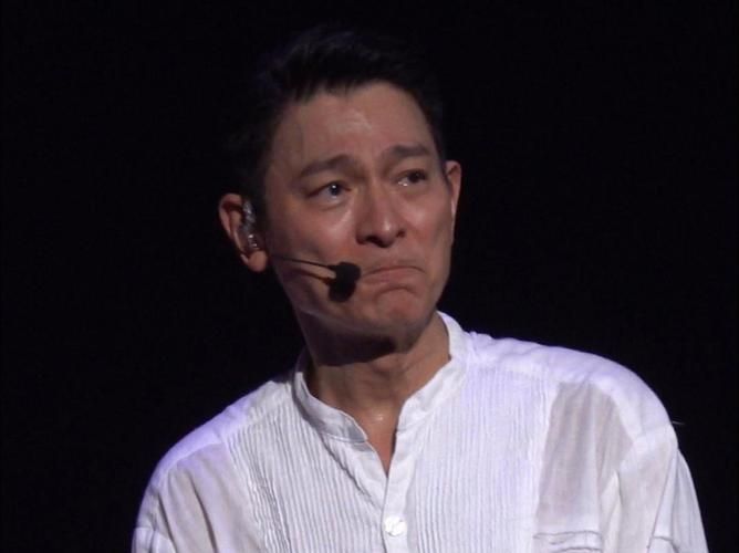 2011刘德华上海演唱会有哪些难忘瞬间？盘点那些感动时刻！