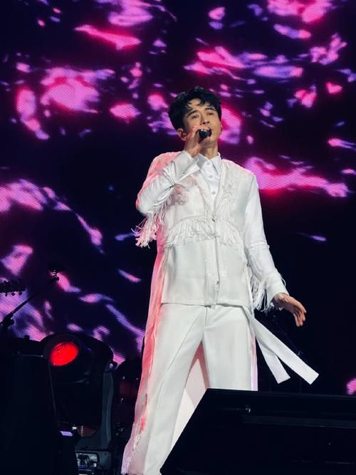 一个人走 光良：光良的这首歌，你听懂了吗？