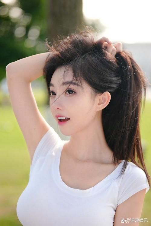冯提莫当评审！给小刚打分，这波操作你给几分？