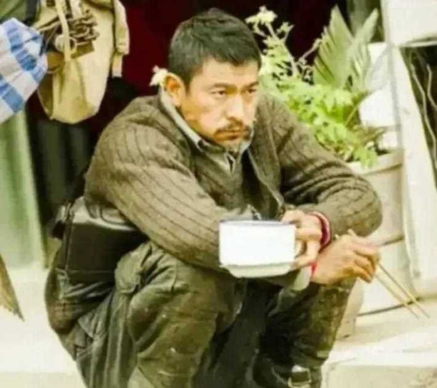 刘德华 回家的路 春晚现场版为什么催泪？氛围让人瞬间破防！