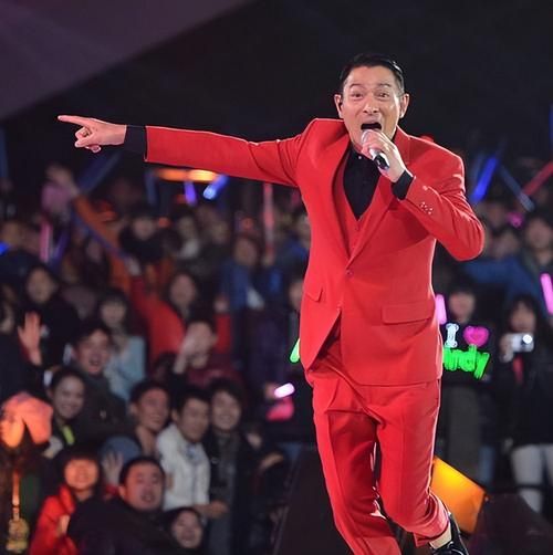 刘德华2013湖南跨年演唱会回顾，经典瞬间不容错过！