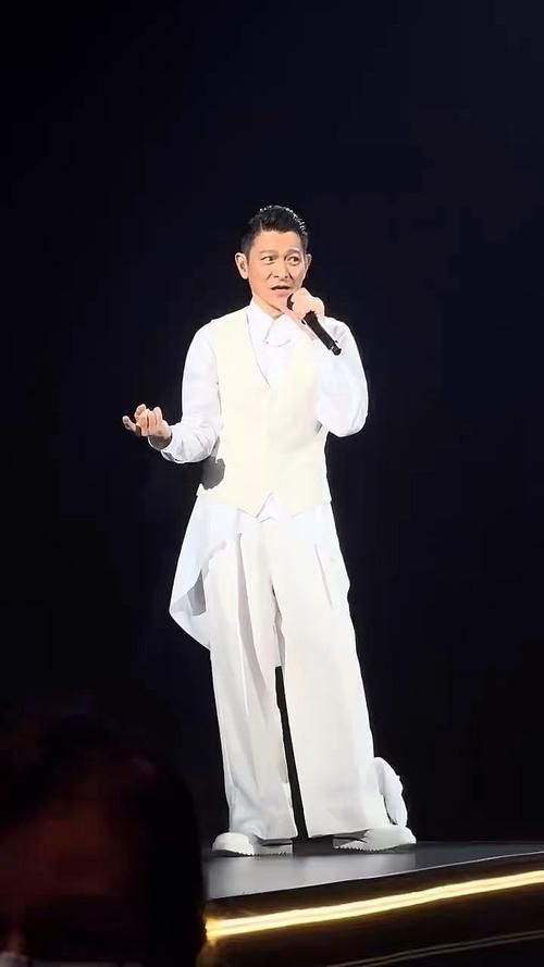 刘德华2013跨年演唱会：重温经典，万人空巷的感动！
