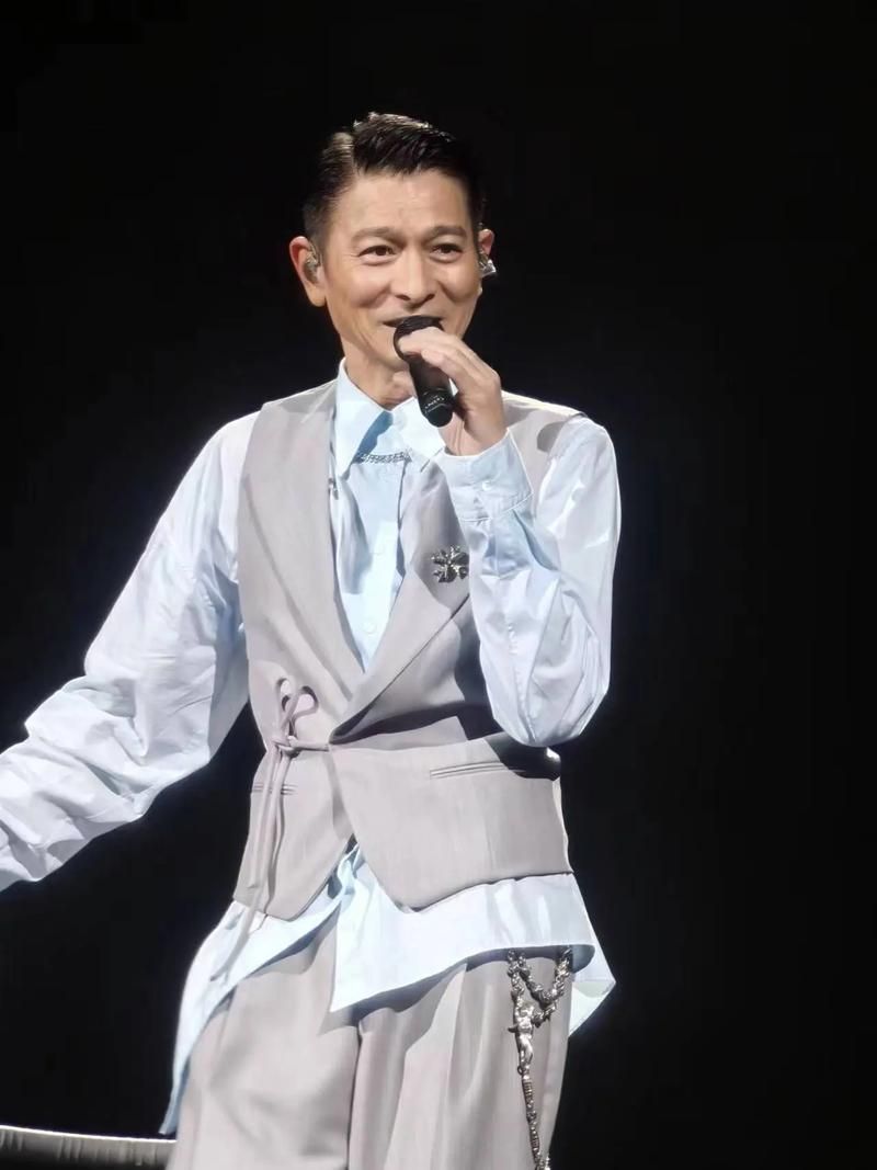 刘德华99演唱会造型盘点，哪一套是你心中的NO.1？