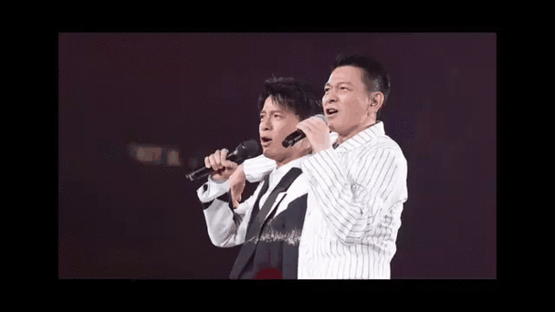 刘德华助阵李克勤演唱会太惊喜！两大天王合体引粉丝尖叫！