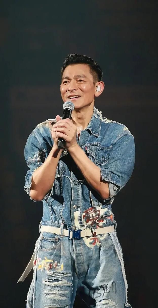 刘德华模仿张国荣引争议，来看看网友怎么说？
