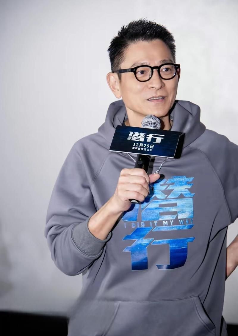 刘德华潜行路演，易建联到场支持！