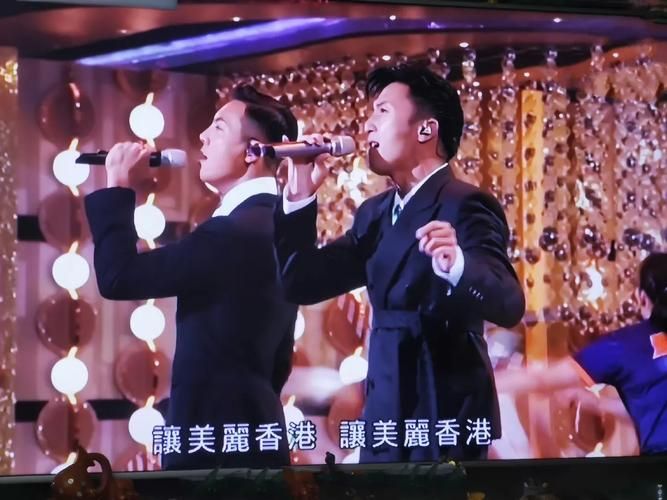 刘德华谢霆锋陈伟霆合唱中国人为何经典？三代偶像合体太难得！