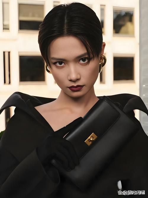 到处都有人说我不是李宇春，这到底是个什么梗啊？