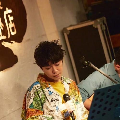 吴青峰小情歌哪个现场版本最经典？歌迷心中的神级现场盘点！