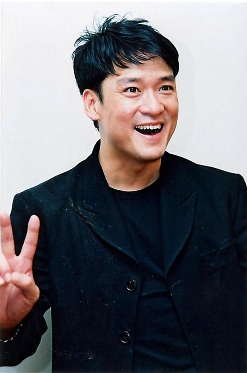 周华健有纹身吗？想不到国民歌王身上也有这个印记！