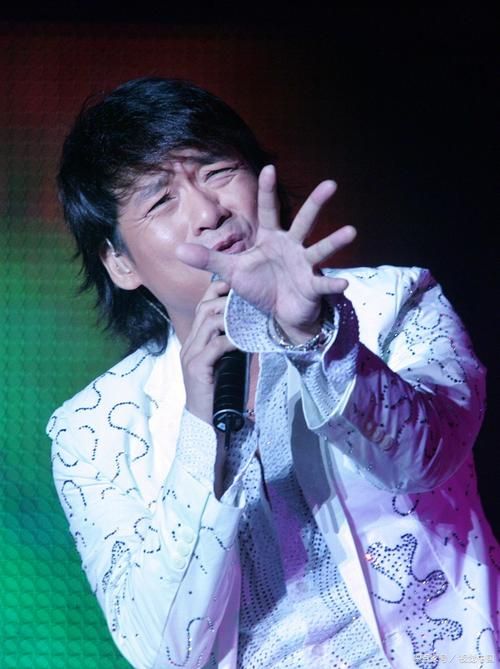 回忆满满的周华健经典歌曲，这几首演唱会必唱曲目！
