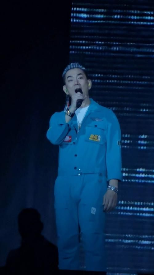 回顾歌声传奇beyond专场演出，哪首歌最让你感动泪流满面？