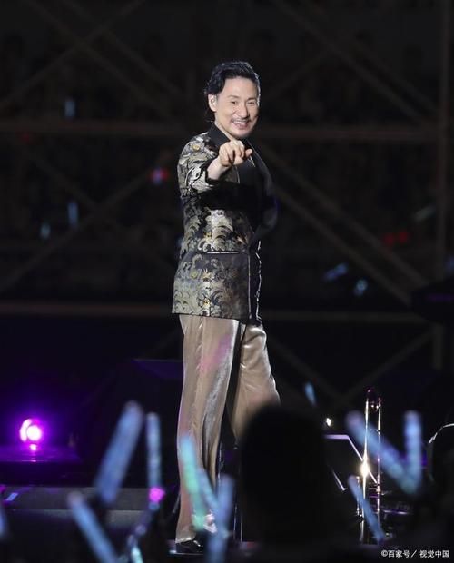 张学友一路星光：回顾歌神的演艺生涯，感受他的魅力！