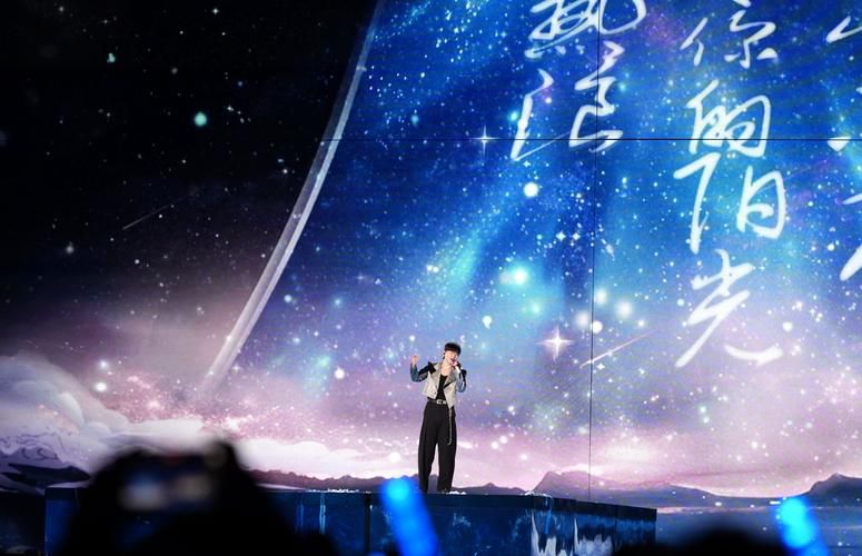 张杰2013深圳演唱会怎么样？歌迷带你回顾现场超燃气氛！