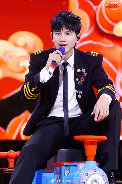 张杰独自过年引网友心疼，看看他春节期间都在忙什么？
