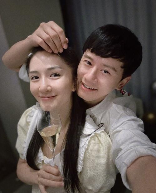 张杰谢娜罕见同台视频曝光！甜蜜互动羡煞旁人