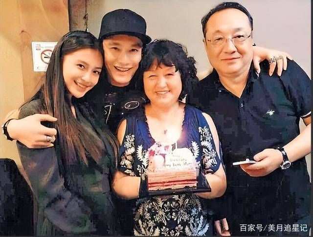 惊呆！李宇春黄晓明竟然有这层关系，速来围观！