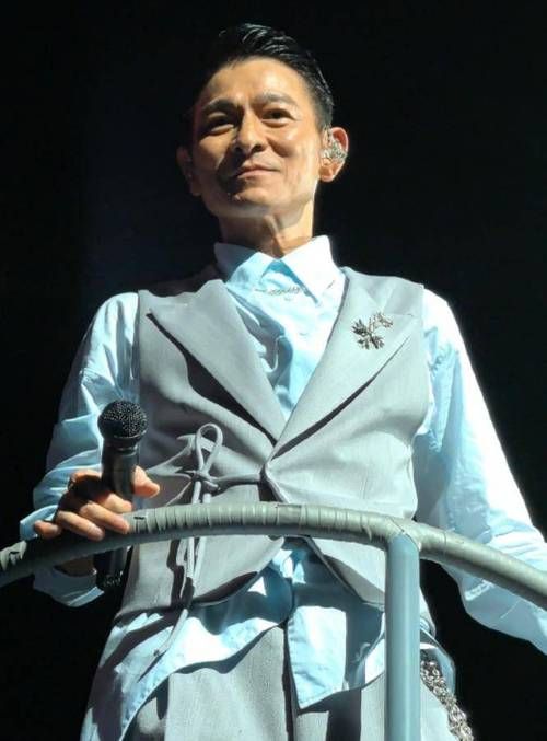 期待！刘德华跨年演唱会，经典歌曲大放送！