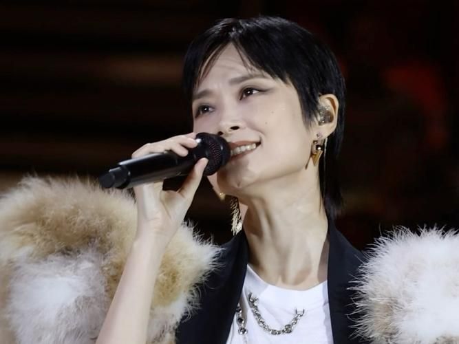 李宇春 再不疯狂我们就老了 现在听什么感觉？原来我们真的会慢慢变老！