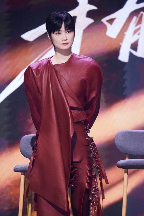 李宇春唱木兰主打一个飒，这气场简直无人能敌了吧！