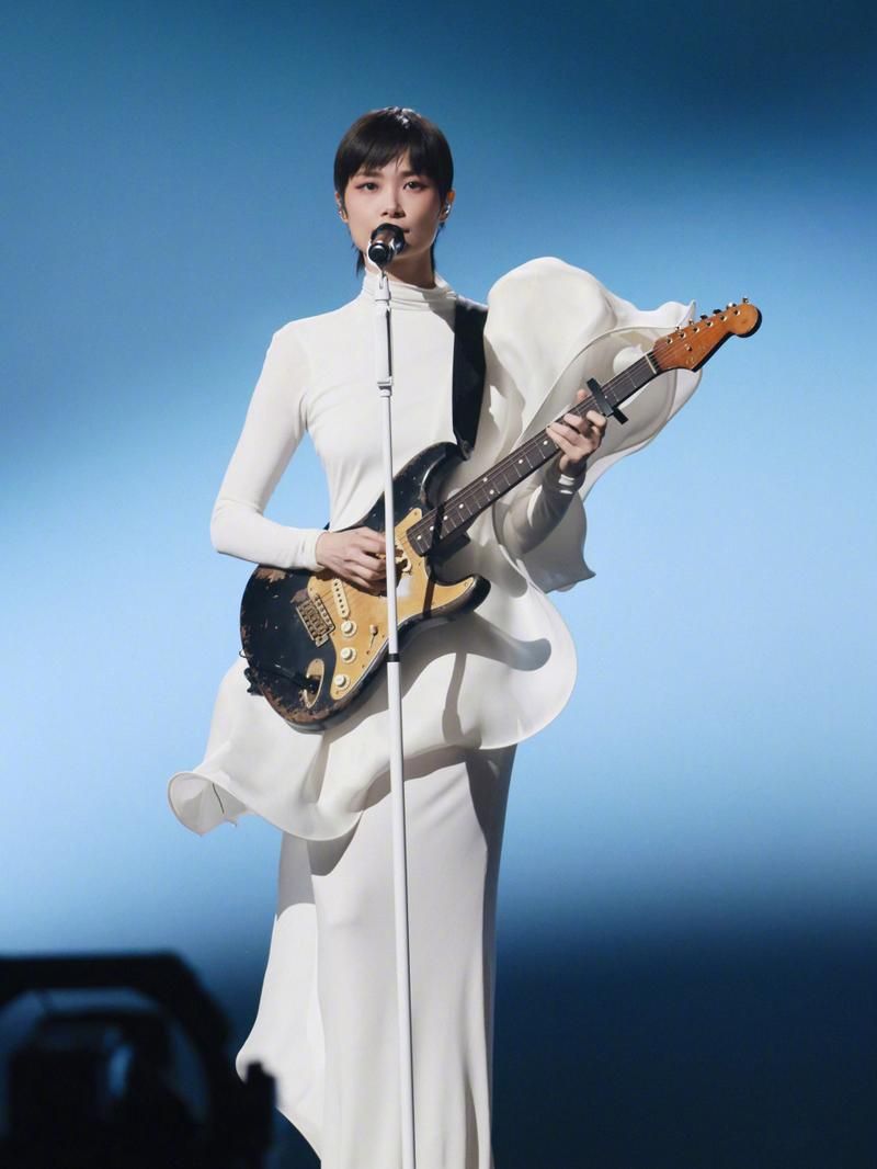 李宇春深圳演唱会值得去吗？现场氛围到底有多燃！