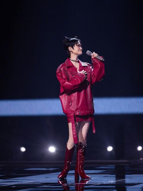 李宇春演唱会2013造型盘点：看看当年有多时尚！