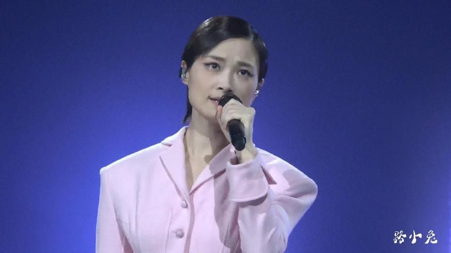 李宇春的漂洋过海来看你值得单曲循环，每次听都有不同的感动！