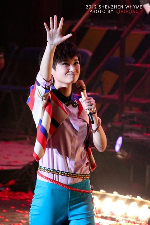 李宇春的漂洋过海来看你值得单曲循环，每次听都有不同的感动！