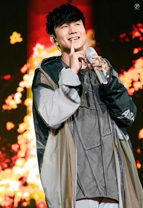 林俊杰线上演唱会效果怎么样？歌迷评价真实体验分享！