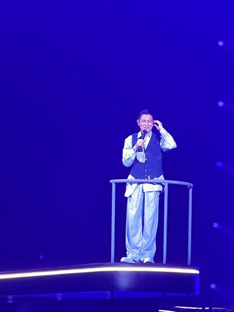 湖南跨年演唱会：刘德华压轴出场，引爆全场气氛！