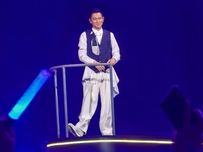 湖南跨年演唱会：刘德华压轴出场，引爆全场气氛！