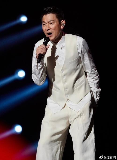 湖南跨年演唱会：刘德华压轴出场，引爆全场气氛！