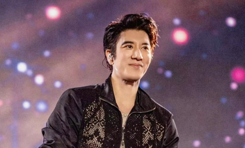 王力宏春晚造型大盘点，哪一套是你心中的经典？