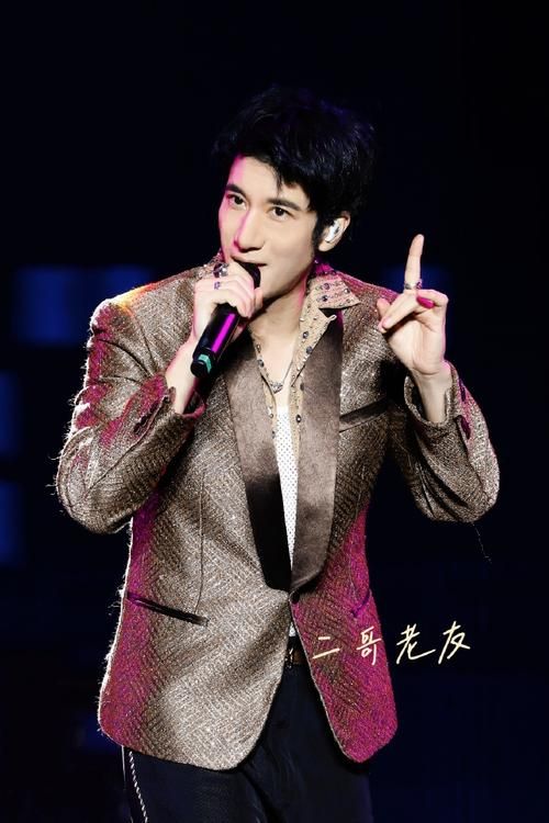 王力宏火力全开演唱会回顾：经典歌曲带你重温青春！