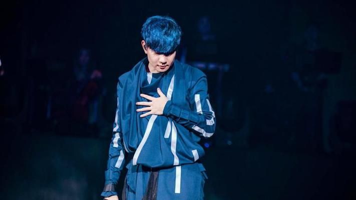 经典重现！林俊杰演唱会用孤独娱乐致敬李玟