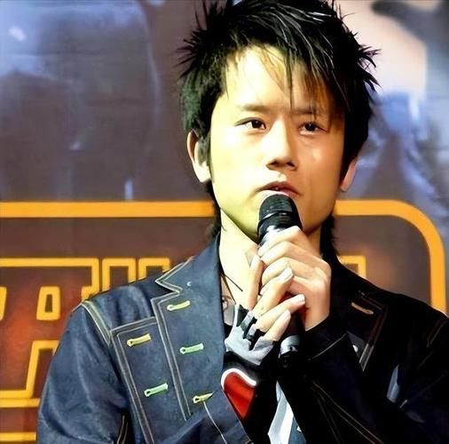 非常静距离回顾：看张杰如何从青涩到成熟蜕变。