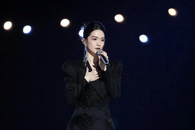 不管发生什么都要继续唱，用歌声表达最真实的自己！