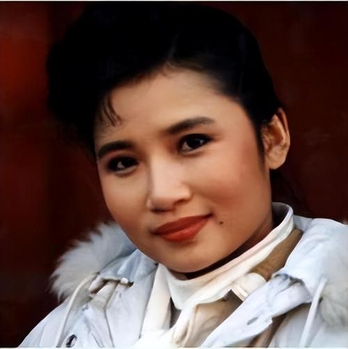 李唐娜是谁？关于她的个人背景资料都在这里。