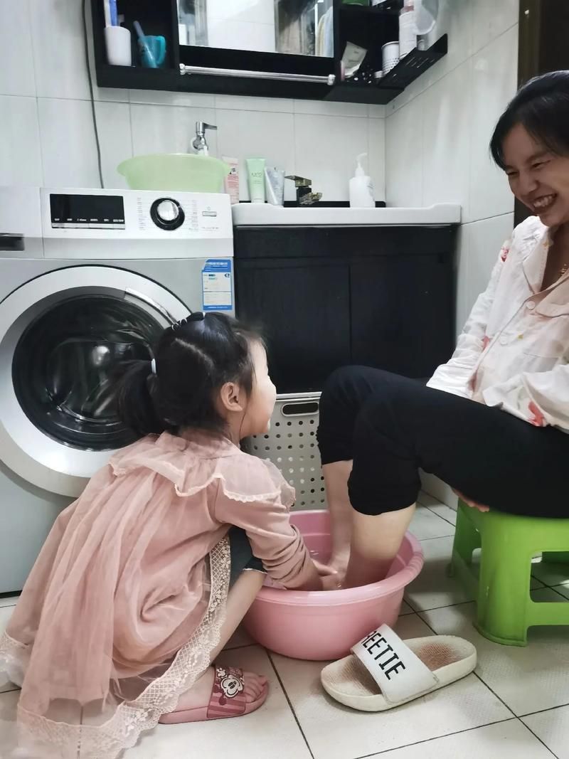 洗脚歌怎么唱给宝宝听？跟着视频学唱亲子互动！