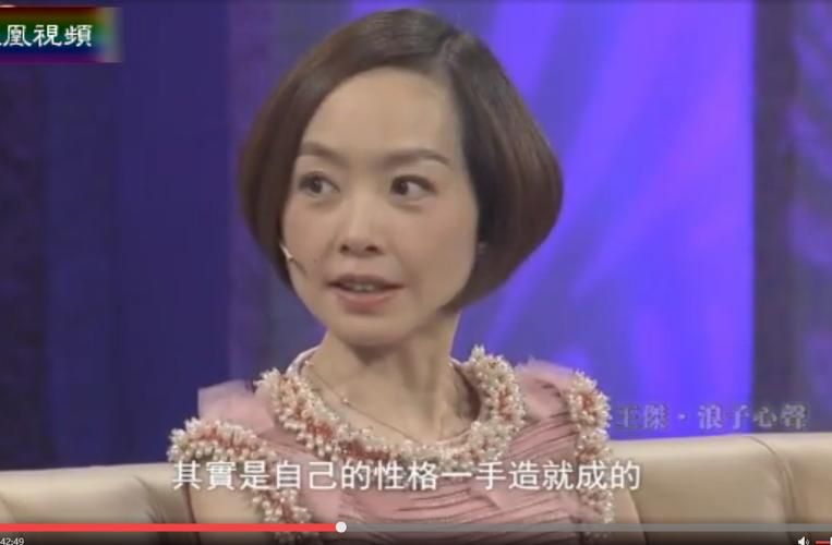 蓝小依为什么那么傻？她的经历给我们什么启示？