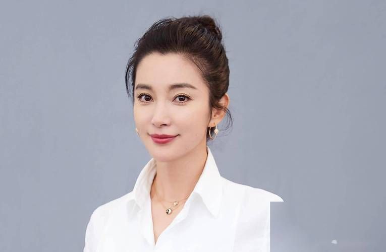 谢冰冰到底是谁？她的详细个人资料和背景故事介绍。