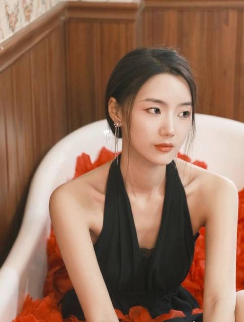 谢芷惠是谁？详细了解这位话题女星的个人资料。