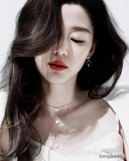 谢芷惠是谁？详细了解这位话题女星的个人资料。