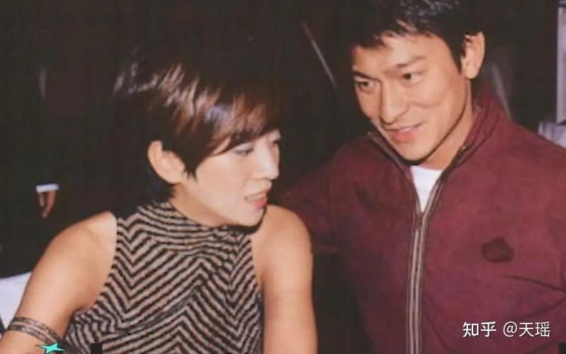 1999年刘德华抱梅艳芳名场面 当年感动无数观众