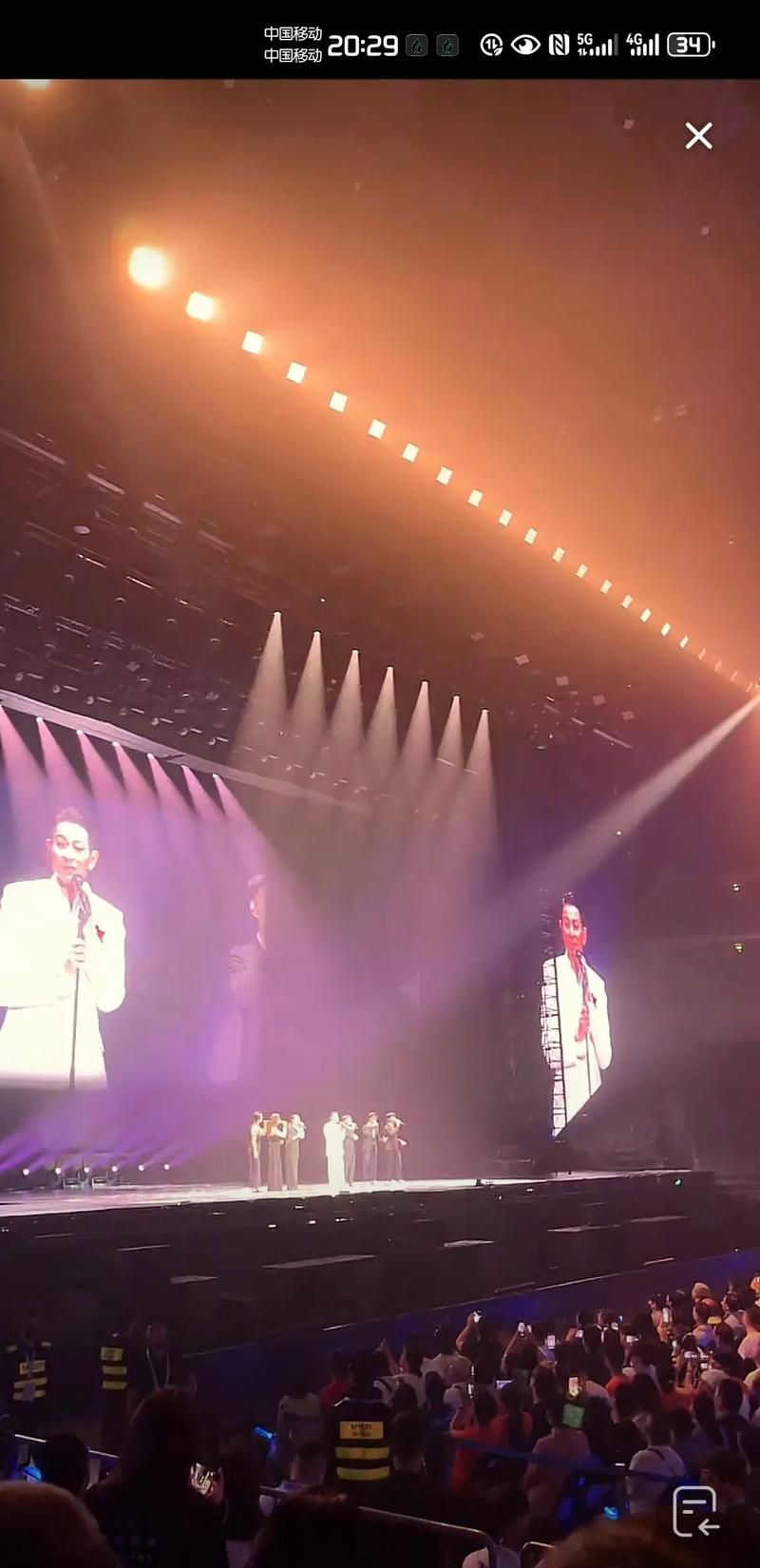 2013刘德华上海演唱会精彩回顾与经典瞬间