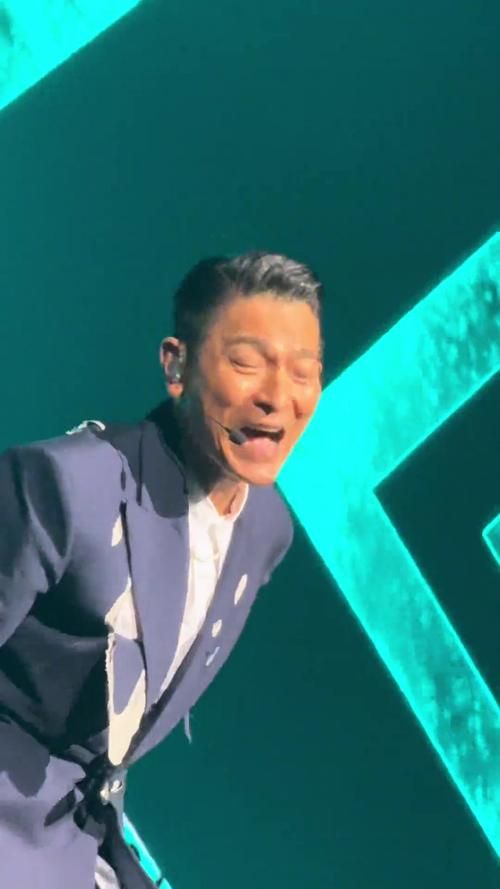 2013年刘德华演唱会精彩回顾与经典瞬间