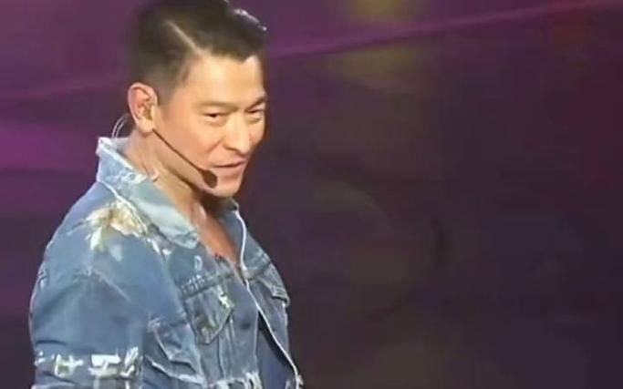 2018刘德华演唱会视频：重温天王的舞台魅力