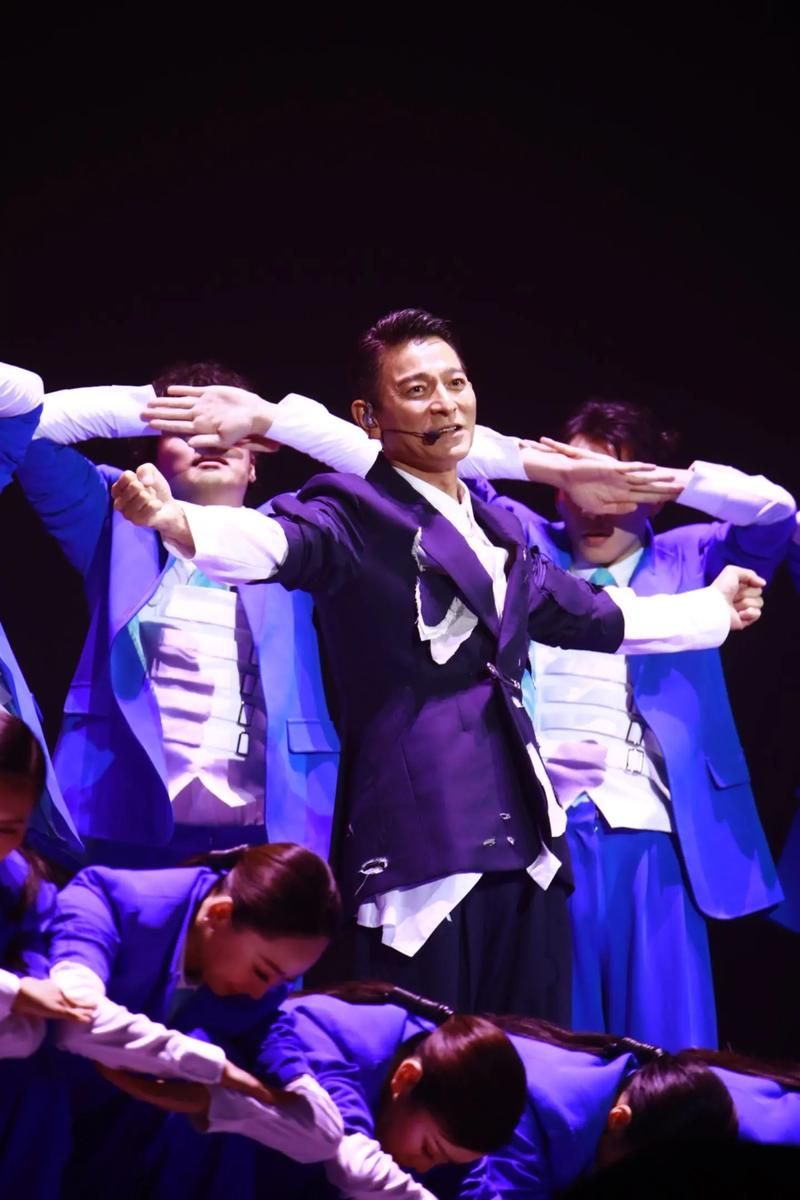 2019刘德华世界巡回演唱会：重温经典歌曲与舞台魅力