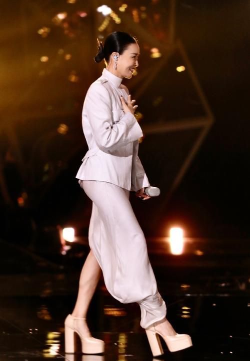 54岁那英状态超好 网友直呼这才是真女神