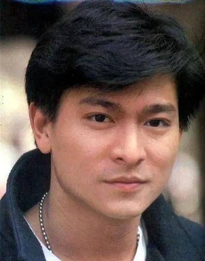 60多岁的刘德华为何看起来如此年轻？他的冻龄秘诀是什么？